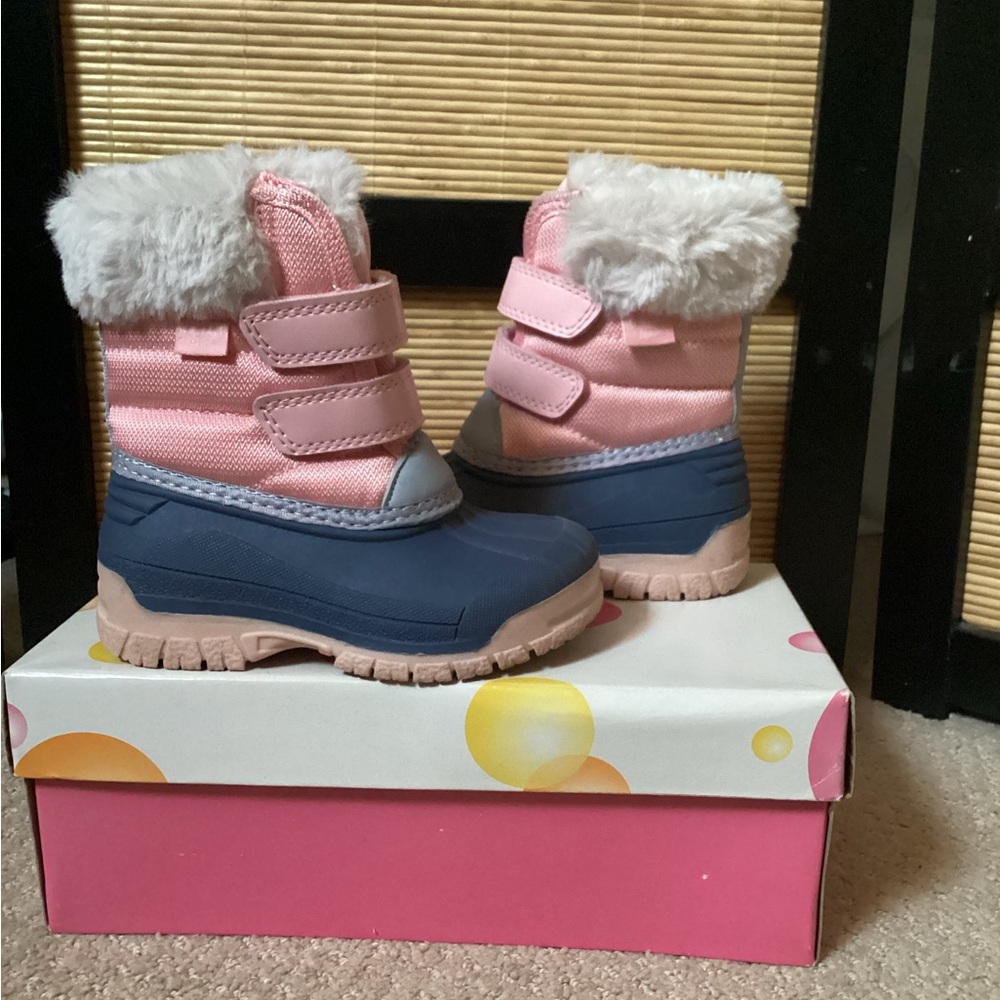 OshKosh B'gosh Winter Boots Sz 5 fur lined Velcro straps waterproof - Picture 2 of 11